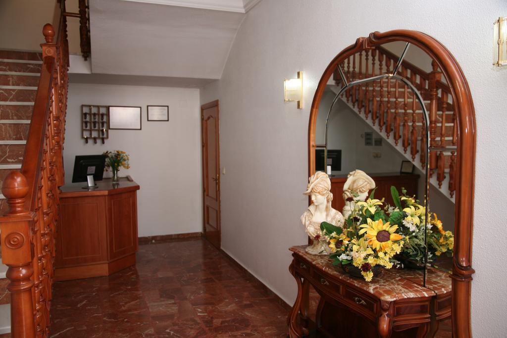 Hostal Santa Barbara Сокуэльямос Экстерьер фото