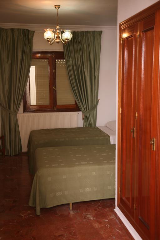 Hostal Santa Barbara Сокуэльямос Экстерьер фото